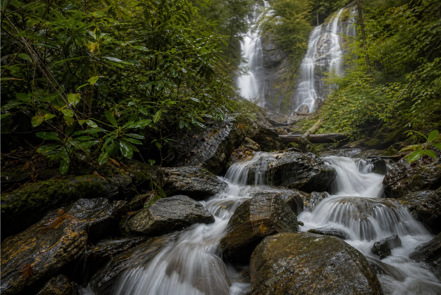 Anna Ruby Falls water flowing over biotite-gneiss bedrock ledges of the Tray Mountain Suite