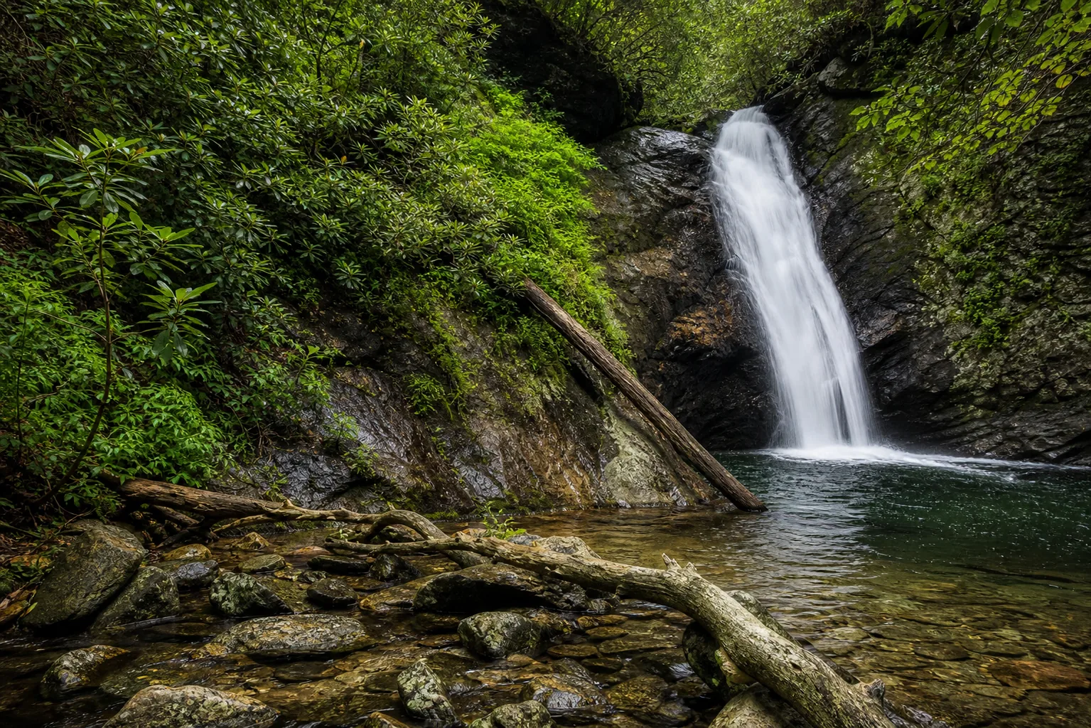 Courthouse Falls base of the 45-foot chute and the hydraulic at the head of the plunge pool
