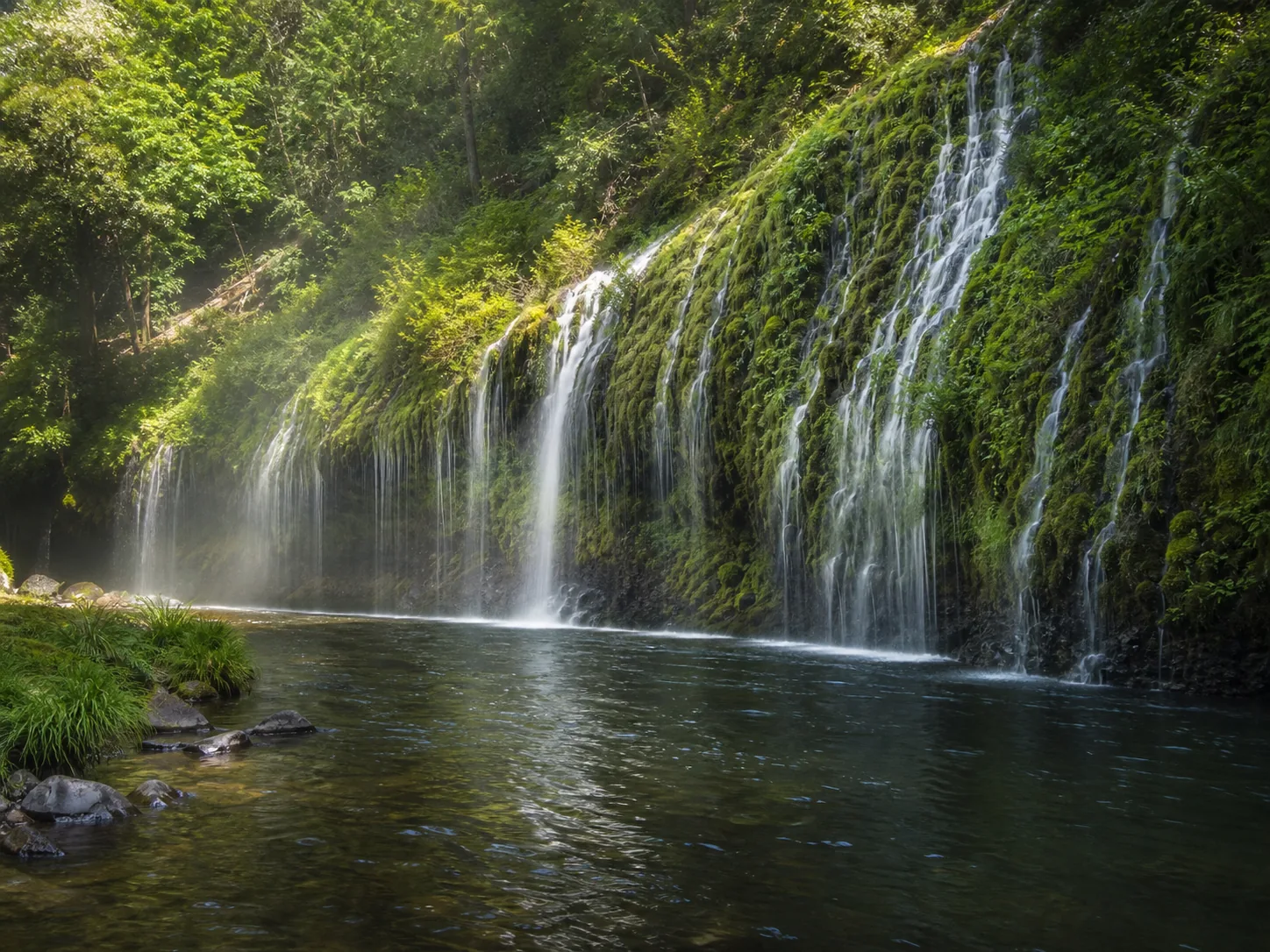 Mossbrae Falls fan-shaped curtain spread across roughly 175 feet of sacramento river bank