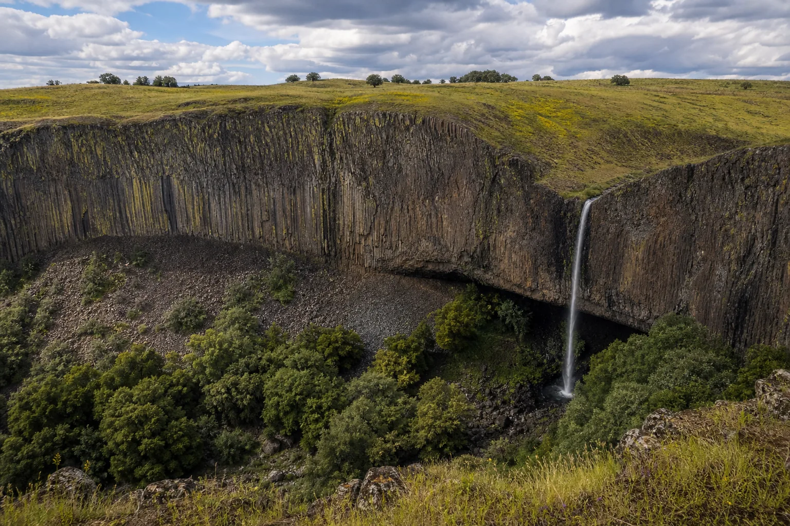 Phantom Falls plateau-edge view of the 164-foot drop into coal canyon