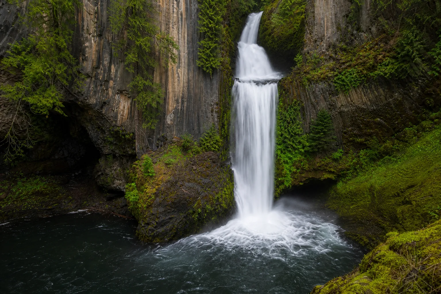 Toketee Falls base and water force