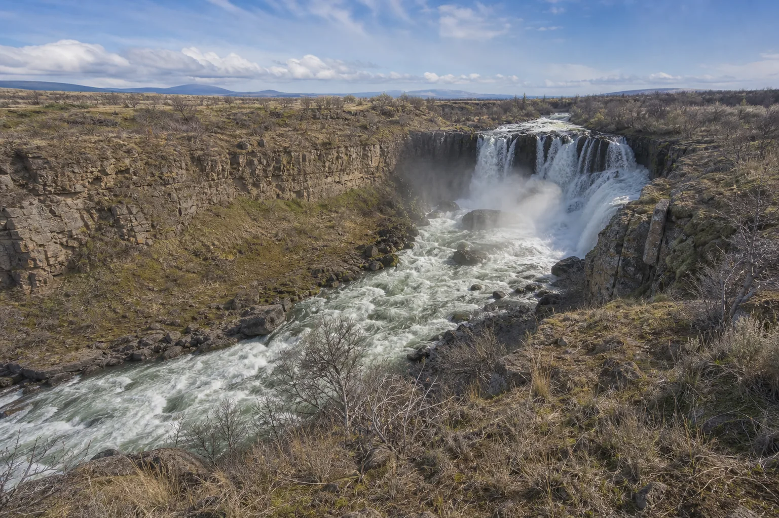 White River Falls wide canyon view with basalt walls framing the 90-foot plunge
