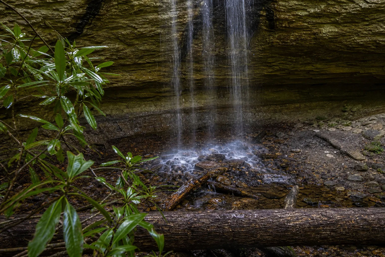 Yahoo Falls caprock lip and undercut Pennsylvanian Lee Sandstone alcove detail